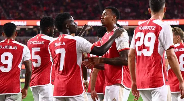 Arsenal le remontó el partido 4-2 a Barcelona por el Soccer Champions Tour Arsenal le remontó el partido 4-2 a Barcelona por el Soccer Champions Tour