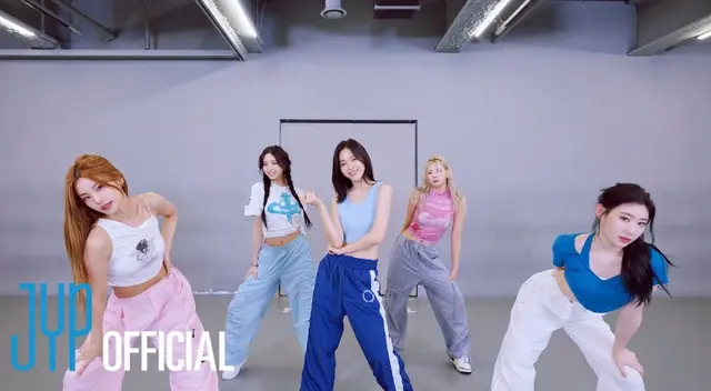 "None of My Business" es uno de los tres MV que ITZY lanzará para su mini álbum.