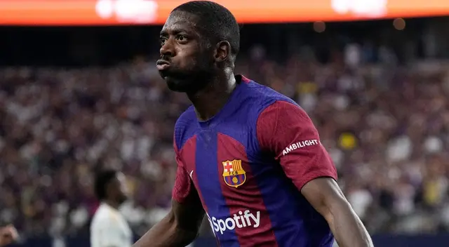 Ousmane Dembelé viene de marcar con el Barcelona.