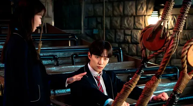 Lee Junho y YoonA enamoran a la audiencia con la comedia romántica. Lee Junho y YoonA enamoran a la audiencia con la comedia romántica.