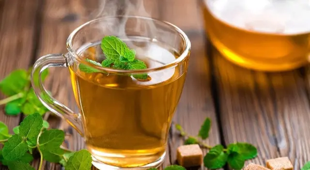 Revisa los beneficios del té verde, de acuerdo con un informe de la Universidad de Harvard.