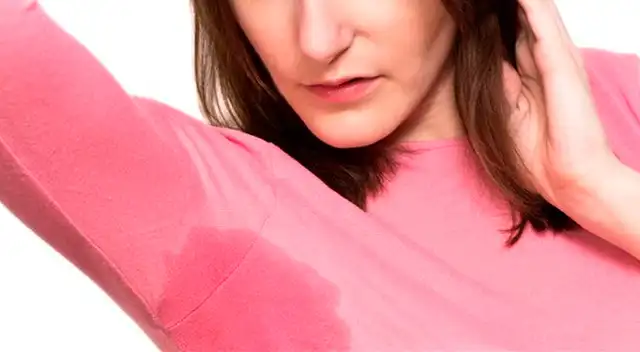 Con este truco podrás eliminar las mancha que deja tu desodorante.