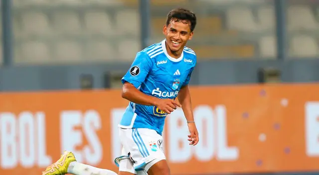 Jhilmar Lora firmó un nuevo contrato con Sporting Cristal.