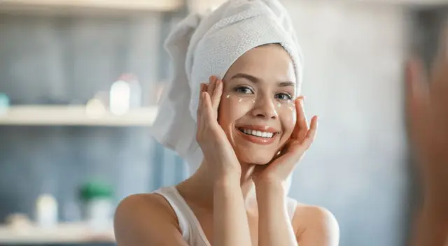 Sigue estos pasos para conseguir un cutis radiante y evita la aparición de arrugas. Sigue estos pasos para conseguir un cutis radiante y evita la aparición de arrugas.
