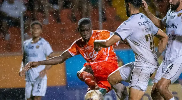 Puntarenas y Herediano tendrán que seguir disputando el partido mañana a las 3:00 pm.