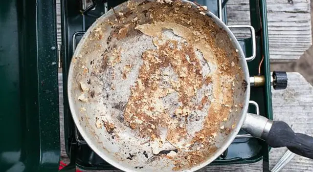 Con este tip de limpieza casero podrás dejar tu sartén como nueva Con este tip de limpieza casero podrás dejar tu sartén como nueva