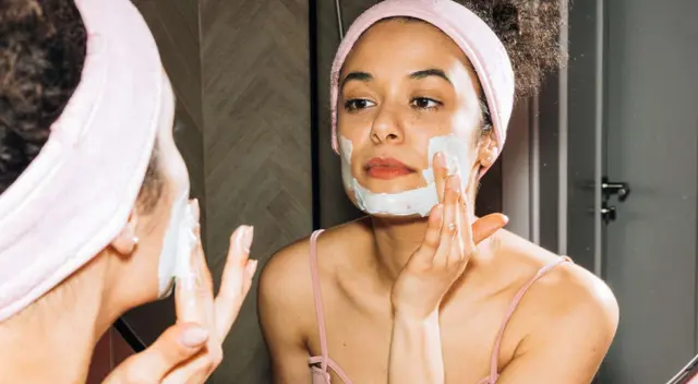 Conoce cuáles son las mascarillas recomendadas para hidratar el rostro y tener el cutis perfecto. Conoce cuáles son las mascarillas recomendadas para hidratar el rostro y tener el cutis perfecto.