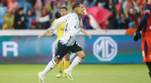 Paolo Guerrero contribuyó con un doblete en triunfo de LDU sobre Defensa y Justicia