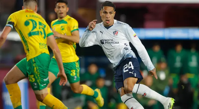 Paolo Guerrero es titular en el Defensa y Justicia vs. LDU Quito.