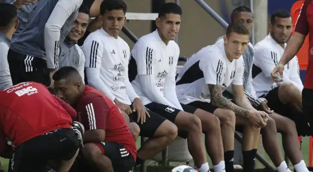 Oliver Sonne junto a sus compañeros de la Blanquirroja. Oliver Sonne junto a sus compañeros de la Blanquirroja.