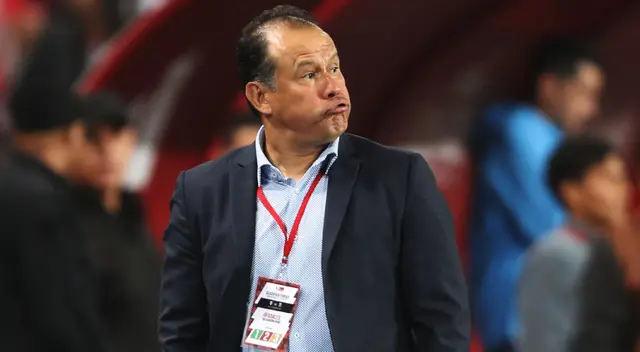 Reynoso en su hora clave como técnico de la selección peruana Reynoso en su hora clave como técnico de la selección peruana