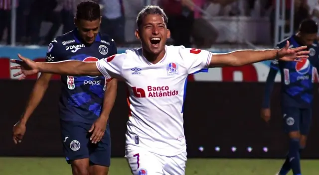 Olimpia goleó 3-0 a Motagua en el clásico de Honduras - Resumen Olimpia goleó 3-0 a Motagua en el clásico de Honduras - Resumen