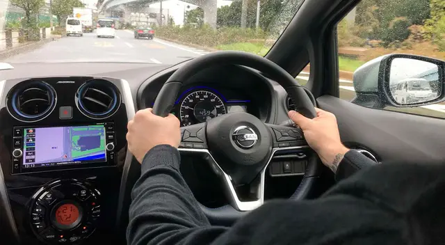 Conoce la lista de países en que el volante de los vehículos está a la derecha.