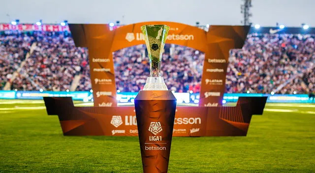 Trofeo de Liga 1 para el 2023 Trofeo de Liga 1 para el 2023