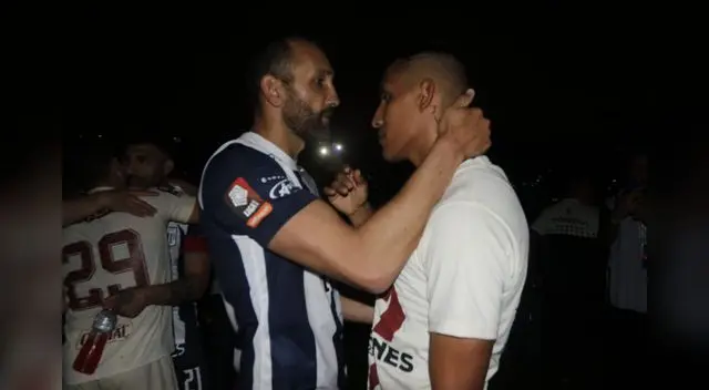 Hernán Barcos y Álex Valera se reencontraron en el campo de juego.