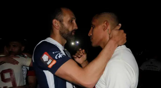 Hernán Barcos felicitó a Alex Valera por el título nacional