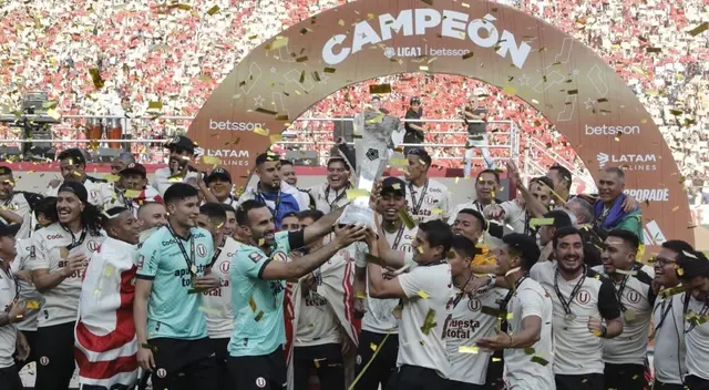 Universitario logró la estrella 27 y lo celebró en el Estadio Monumental.