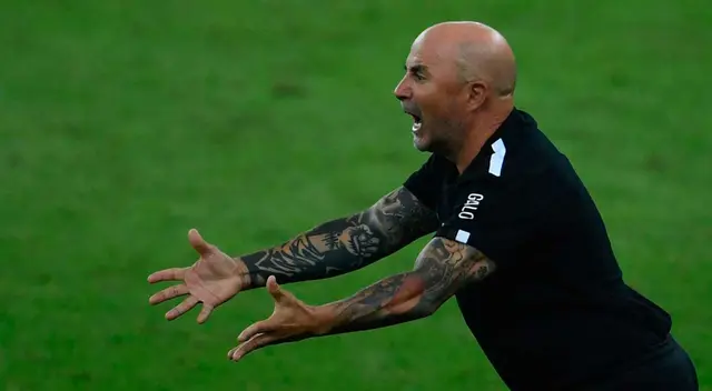 Sampaoli fue DT de Chile en las eliminatorias para Brasil 2014. Sampaoli fue DT de Chile en las eliminatorias para Brasil 2014.