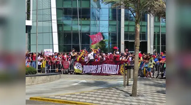 Multitud de venezolanos apoyan a su selección Multitud de venezolanos apoyan a su selección