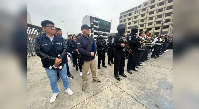 Migraciones y Policía Nacional ya se encuentran en los exteriores del Estadio Nacional de Lima.