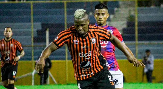 Águila y FAS igualaron en un vibrante clásico de El Salvador.