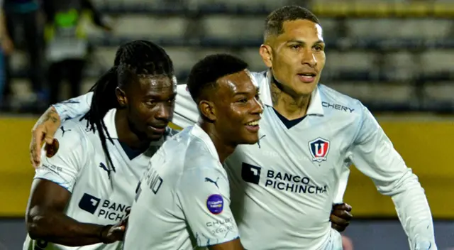 Paolo Guerrero celebra su gol ante Cumbayá. Paolo Guerrero celebra su gol ante Cumbayá.
