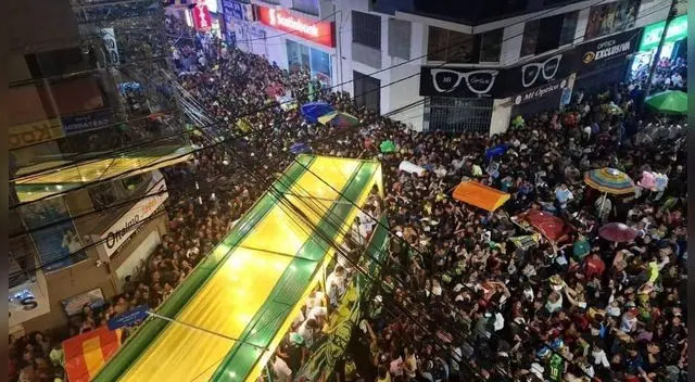 Los hinchas salieron a las calles para recibir a su equipo. Los hinchas salieron a las calles para recibir a su equipo.