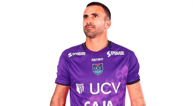¡Es oficial! José Carvallo deja Universitario y es es presentado en la César Vallejo