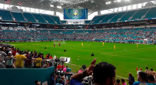 El Hard Rock Stadium puede albergar a casi 65.000 fanáticos.