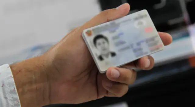 Conoce por qué no se puede sonreír en la foto del DNI.