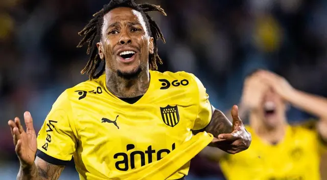 Abel Hernández celebrando el gol de la clasificación a al final del torneo uruguayo Abel Hernández celebrando el gol de la clasificación a al final del torneo uruguayo
