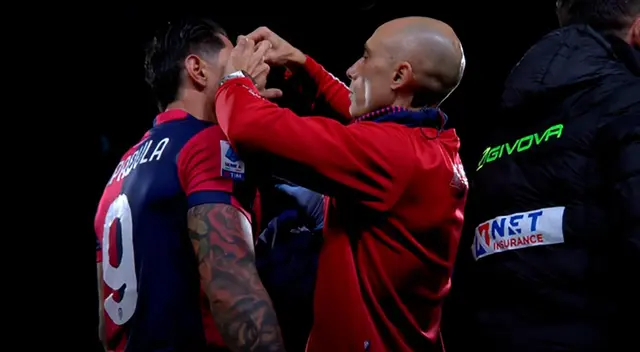 Gianluca Lapadula terminó sentido en el partido de Cagliari.