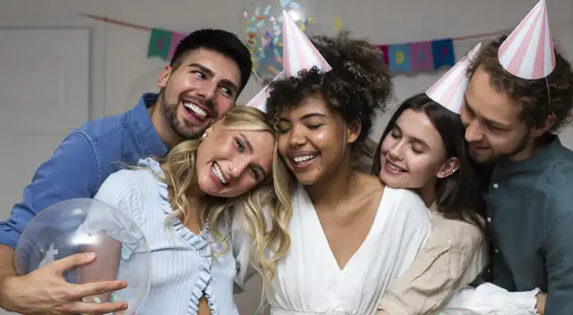 Frases para enviar y celebrar el cumpleaños de un amigo querido a la distancia.