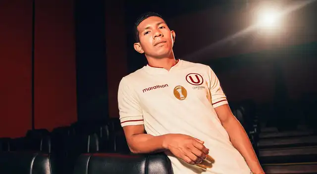 Universitario presentó nueva indumentaria para el 2024.