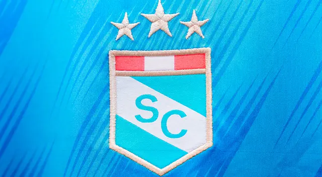 Sporting Cristal impactó a sus hinchas tras anunciar la salida de su referente Sporting Cristal impactó a sus hinchas tras anunciar la salida de su referente
