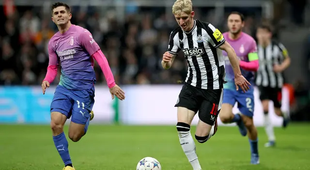 Newcastle vs. AC Milan juegan en el Estadio St. James Park.