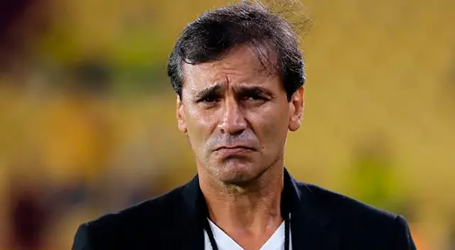 Fabián Bustos es el elegido por Universitario para ser el nuevo DT. Fabián Bustos es el elegido por Universitario para ser el nuevo DT.