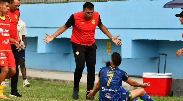 César Farías no será el técnico de Universitario para el 2024.