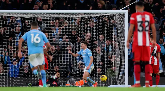 Julián Álvarez anotó el segundo tanto de Manchester City sobre el Sheffield