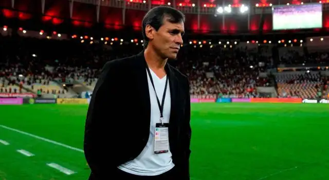 Universitario: la terrible estadística de Fabián Bustos en el último club que dirigió.