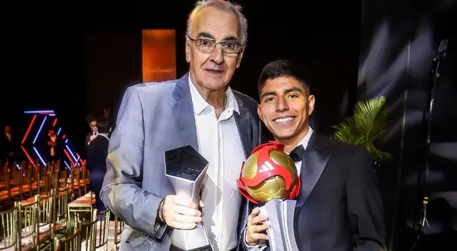 Jorge Fossati y Piero Quispe fueron premiados por la Liga 1 como mejor DT y mejor jugador del 2023.