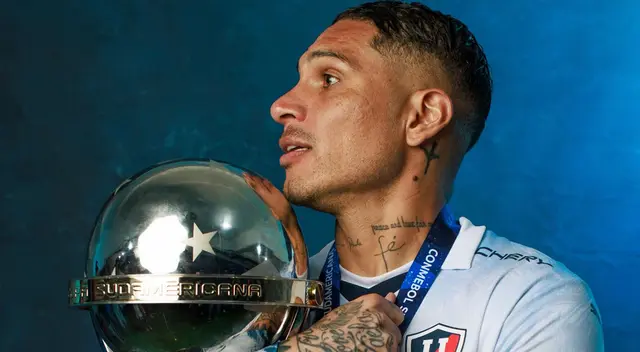 Paolo Guerrero ganó su primera Copa Sudamericana con LDU Quito. Foto: Conmebol Paolo Guerrero ganó su primera Copa Sudamericana con LDU Quito. Foto: Conmebol