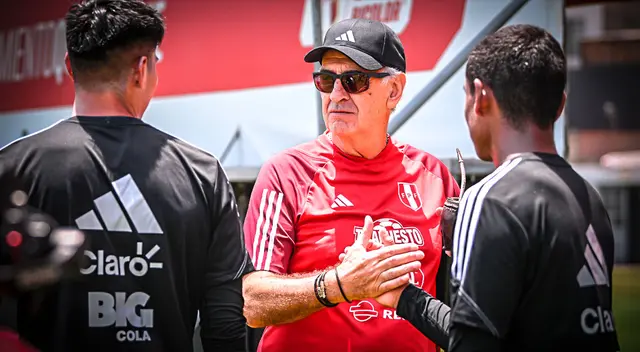 Jorge Fossati se hizo presente en los entrenamientos de Universitario.