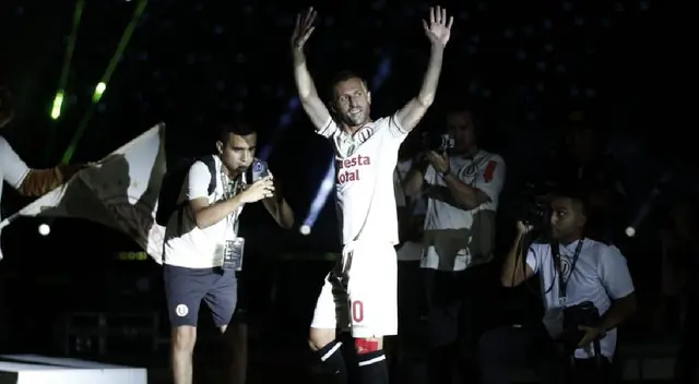 Horacio Calcaterra fue de los más aplaudidos en la Noche Crema 2024.