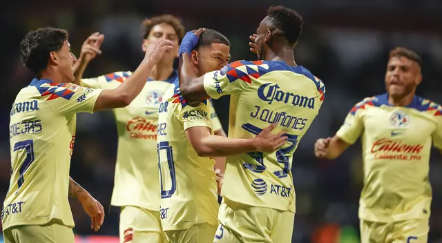 Richard Sánchez y Julián Quiñones celebran sus goles ante Querétaro.
