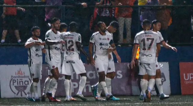 Alajuelense se llevó un triunfo importante contra San Carlos.