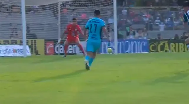Piero Quispe falló una clara ocasión de gol a favor de Pumas