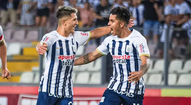 Catriel Cabellos y Ricardo Lagos durante la celebración del 2-1. Foto: Alianza Lima