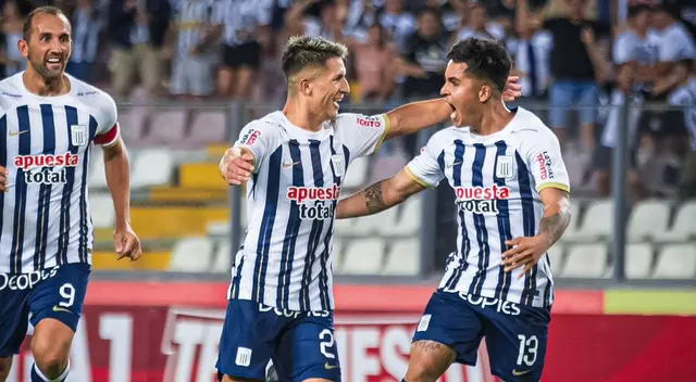Lagos felicita a Catriel Cabellos por el golazó que le marcó a Vallejo. Barcos sonríe en el Nacional.
