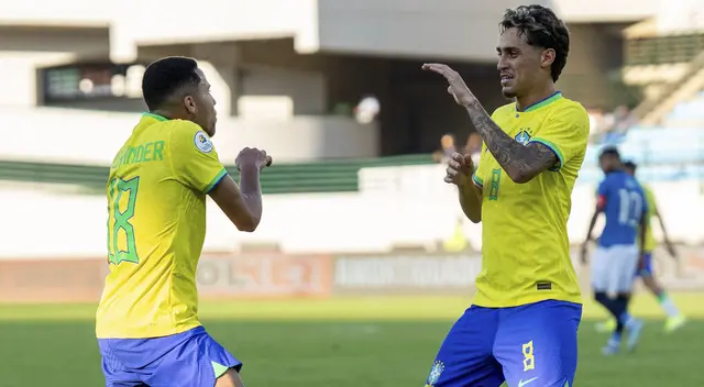Marlon Gomes celebra su gol ante Ecuador.
